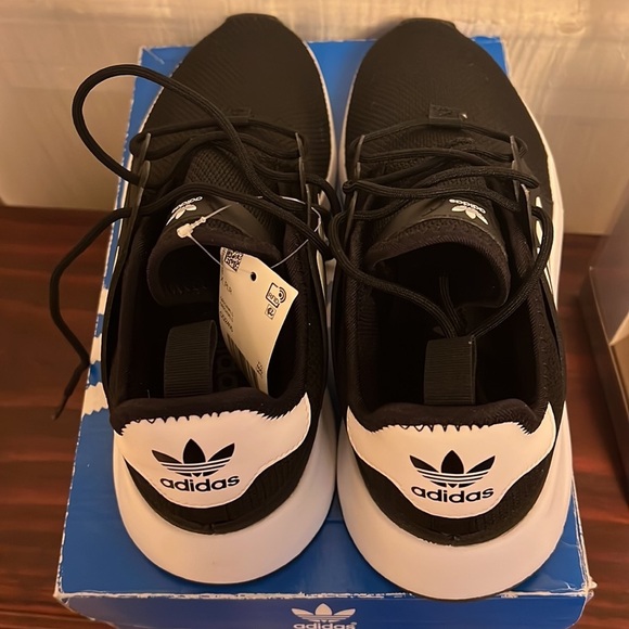 Adidas classic sneakers NWT - Picture 4 of 5